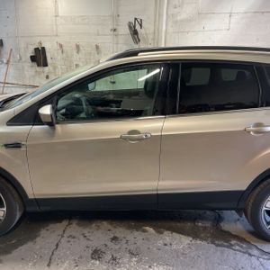 FORD ESCAPE SE - 4