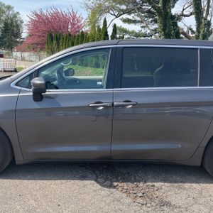 CHRYSLER PACIFICA TOURING - 4