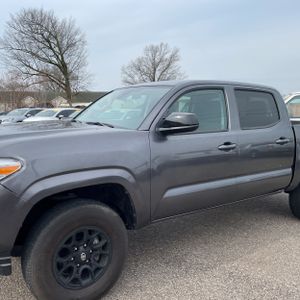 TOYOTA TACOMA SR V6 - 2