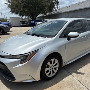 2023 Toyota COROLLA LE photo 2