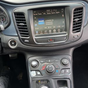 2015 Chrysler 200 S — миниатюра 38