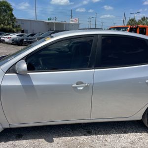 HYUNDAI ELANTRA GLS - 4