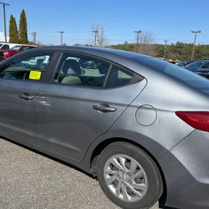 HYUNDAI ELANTRA SE - 6