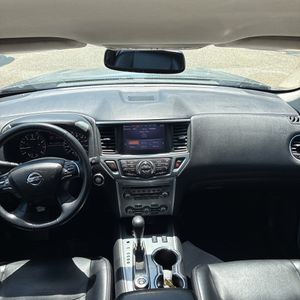 2019 Nissan PATHFINDER SL — миниатюра 38