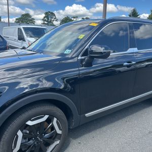 2024 KIA TELLURIDE S photo 2