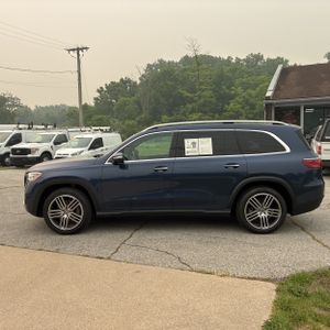2025 Mercedes-BENZ GLS photo 3