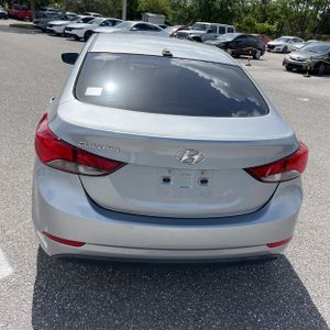 HYUNDAI ELANTRA SE - 7