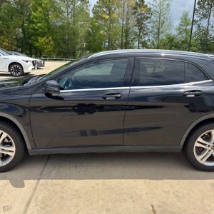 MERCEDES-BENZ GLA - 4