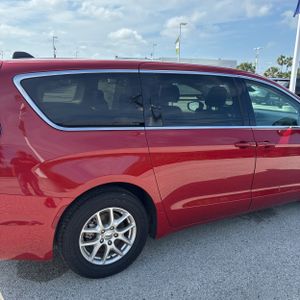 CHRYSLER PACIFICA TOURING L - 9