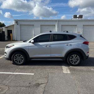 HYUNDAI TUCSON SE PLUS - 3