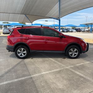 صورة 10 لـ 2014 Toyota RAV4 XLE