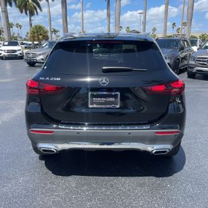 MERCEDES-BENZ GLA - 7