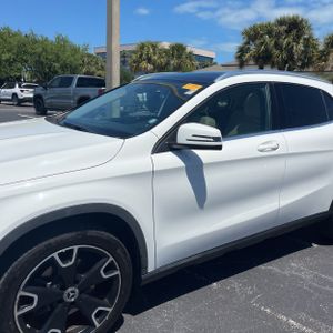 MERCEDES-BENZ GLA - 2