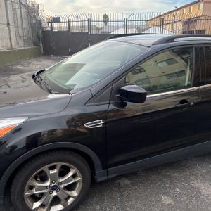FORD ESCAPE SE - 2