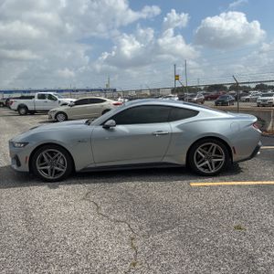 FORD MUSTANG GT PREMIUM - 3