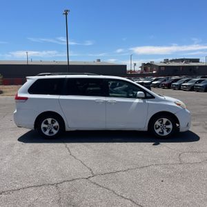 TOYOTA SIENNA - 10
