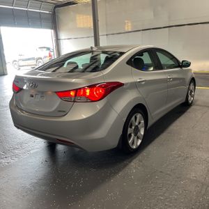 2013 Hyundai ELANTRA LIMITED photo 8