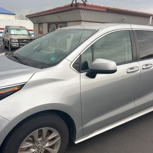 2022 Toyota SIENNA LE 8-PASSENGER — фото 2
