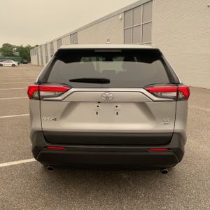 2025 Toyota RAV4 LE 照片 7