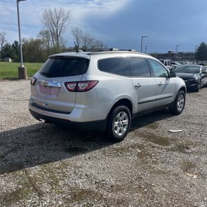 CHEVROLET TRAVERSE LS - 8