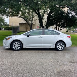 2022 Toyota COROLLA LE photo 3