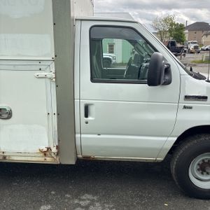 FORD E-350 CUTAWAY - 9