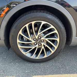 2019 Lincoln NAUTILUS RESERVE thumbnail 17