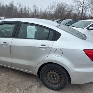 KIA RIO LX - 6
