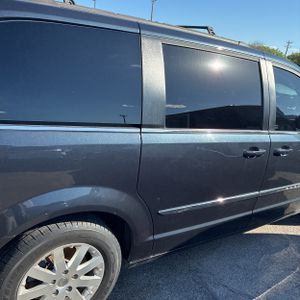 CHRYSLER TOWN AND COUNTRY TOURING - 9
