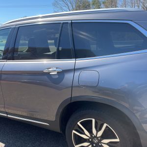 HONDA PILOT TOURING W/REAR CAPTAIN'S CHAIRS - 6