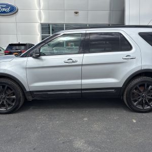 FORD EXPLORER XLT - 4