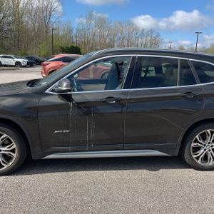 BMW X1 XDRIVE28I - 4