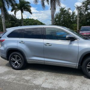 صورة 10 لـ 2016 Toyota HIGHLANDER XLE