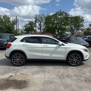 MERCEDES-BENZ GLA - 10