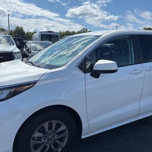 2023 Toyota SIENNA LE 8-PASSENGER 照片 2