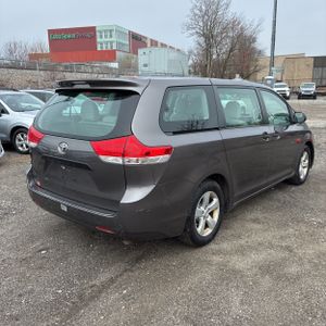 TOYOTA SIENNA - 8