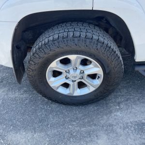 2014 Toyota 4RUNNER SR5 thumbnail 19