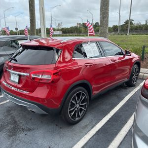 MERCEDES-BENZ GLA - 7