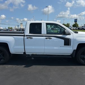 2017 Chevrolet SILVERADO 1500 CUSTOM — миниатюра 11