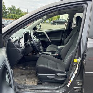 صورة 31 لـ 2017 Toyota RAV4 XLE