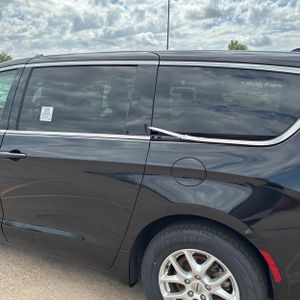 CHRYSLER PACIFICA TOURING L - 6