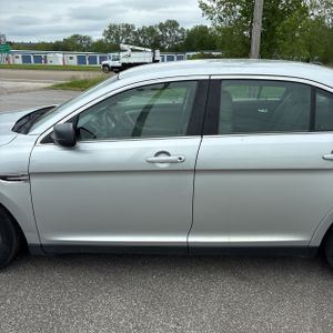 FORD TAURUS SE - 4