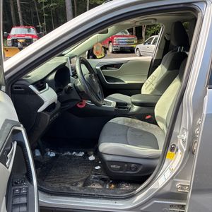 2019 Toyota RAV4 HYBRID XLE — фото 32