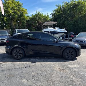 TESLA MODEL Y LONG RANGE - 10