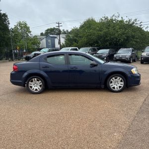 DODGE AVENGER SE - 10