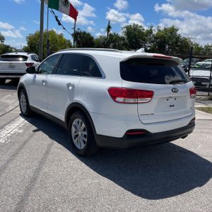 KIA SORENTO LX V6 - 5