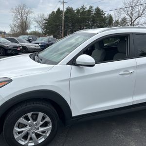 HYUNDAI TUCSON VALUE - 2