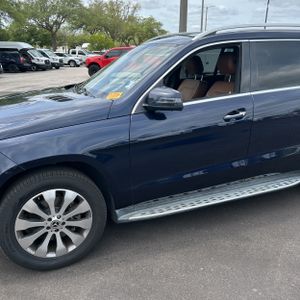 MERCEDES-BENZ GLS - 2