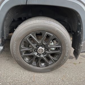 2024 Toyota SEQUOIA LIMITED 缩略图 18