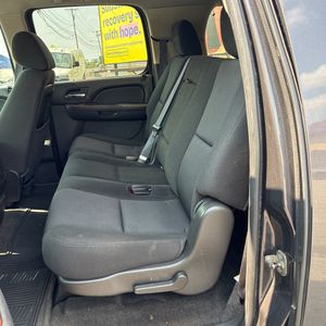 2011 Chevrolet SUBURBAN LS 缩略图 33